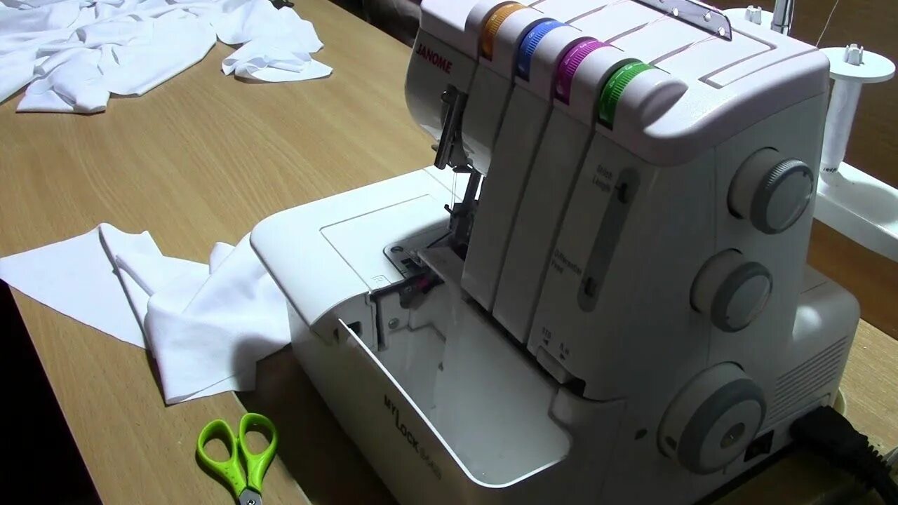 Плоский шов (flatlock/flatstitch). Роликовый шов на оверлоке janome. Ролевой шов на оверлоке. 3 ниточный плоский шов на оверлоке. Роликовый шов.