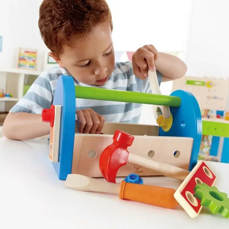 Что подарить ребенку на 2 года мальчик. Набор Hape ящик для инструментов. Hape / игровой набор ящик для инструментов. E0362 Hape. Игрушки для мальчиков 3 года.
