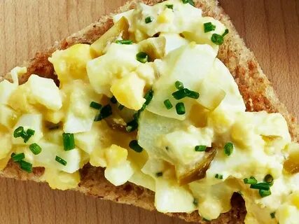 Бутерброд с яйцом и зеленым луком