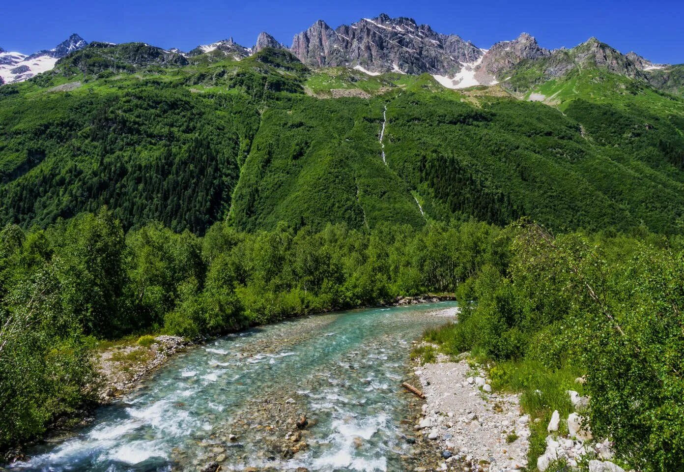 Черкесск горы. Карачаево-Черкесская Республика река Кубань. Река Кубань в Карачаево Черкесии. Северный Кавказ Карачаево-Черкесия. Карачаево-Черкесская Республика Домбай.