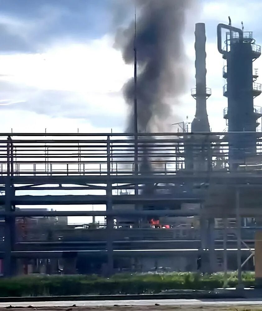 Атака на нпз в башкирии. Пожар на нпз.