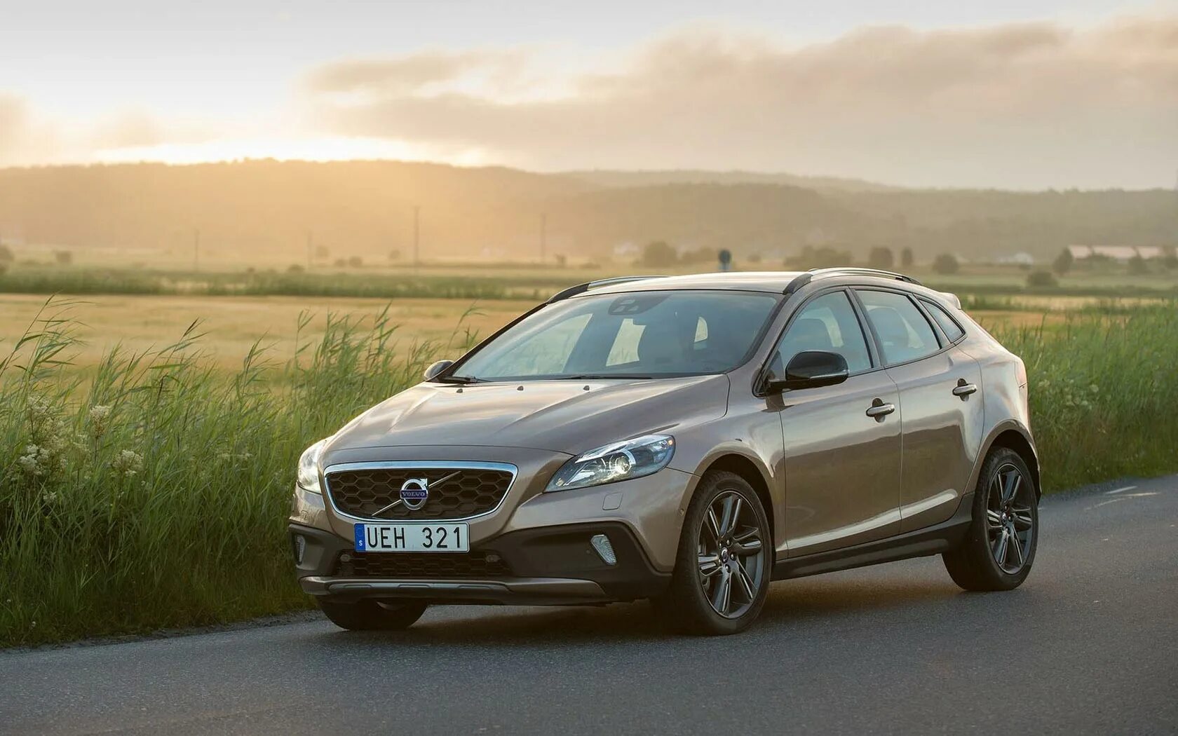 Вольво машина страна. Вольво v40 Cross Country. Volvo v40 Cross Country 2014. Вольво v40 Cross Country 2015. Вольво s40 Cross Country.