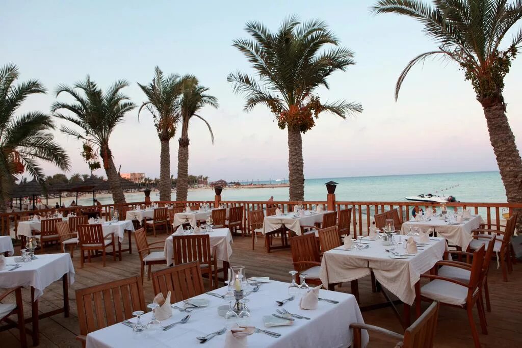 Carols beau rivage. В гостинице beau rivage. Аэропорт мерса матрух фото. Мерса-матрух. Carols beau rivage.