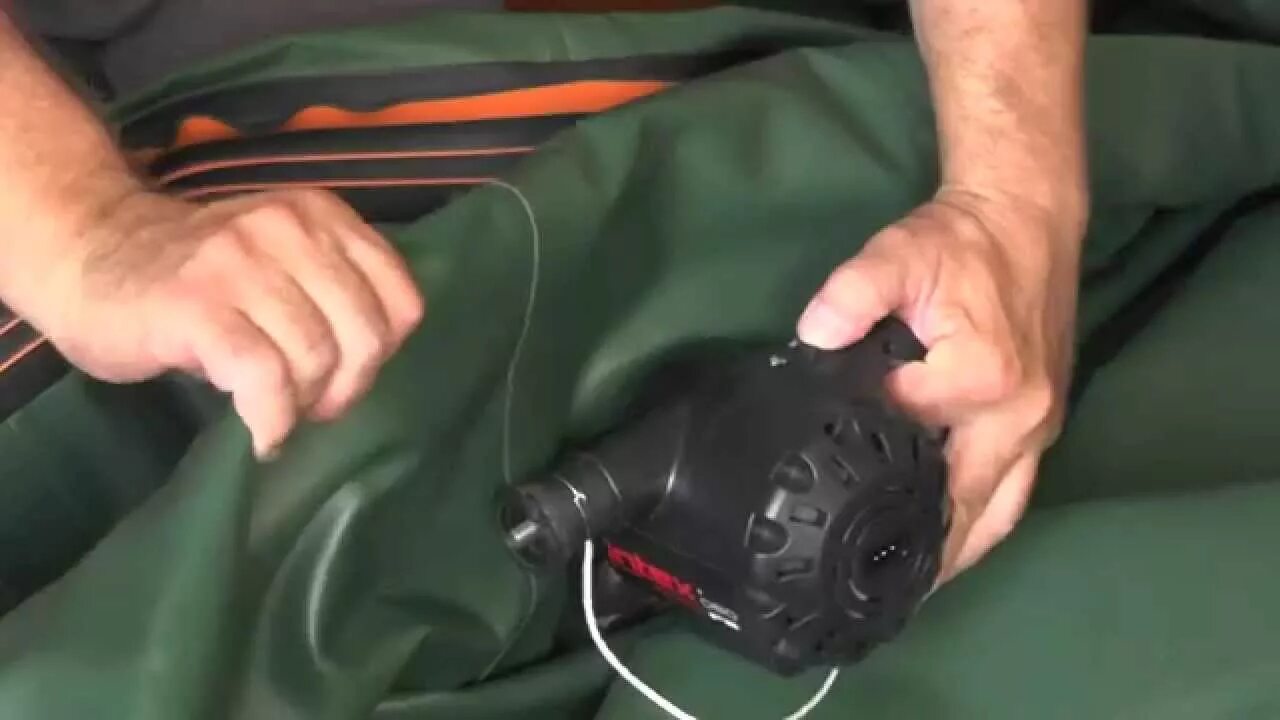 Как накачать пвх. Фитинг для накачки лодки пвх hdx. насос для лодки колибри. мотор для накачки лодки пвх 12 вольт. помпа в лодку пвх.