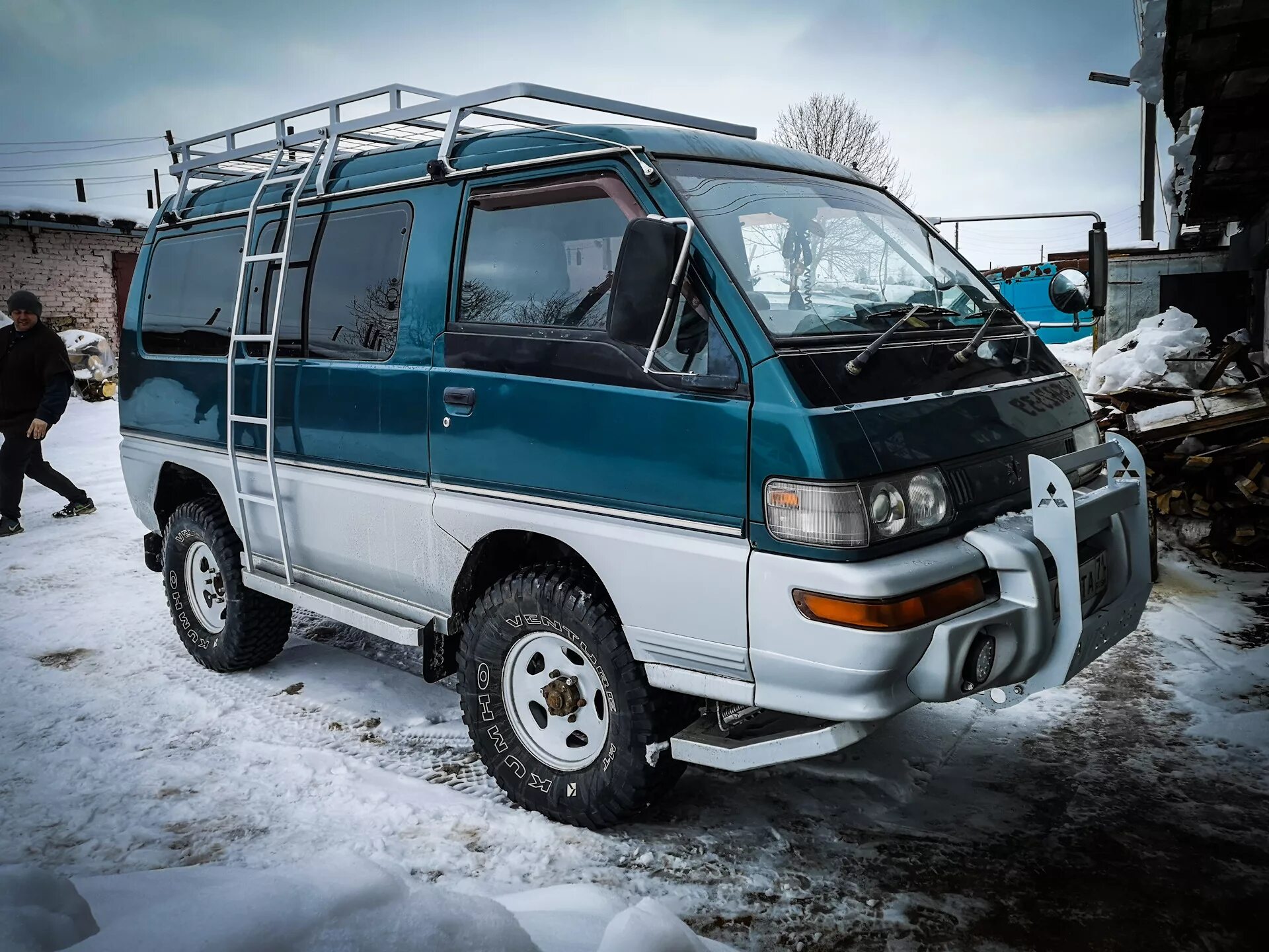 Кузов mitsubishi delica. Mitsubishi Delica 35 кузов. Митсубиси Делика л300. Mitsubishi Delica p25w. Мицубиси Делика p25w 1990.