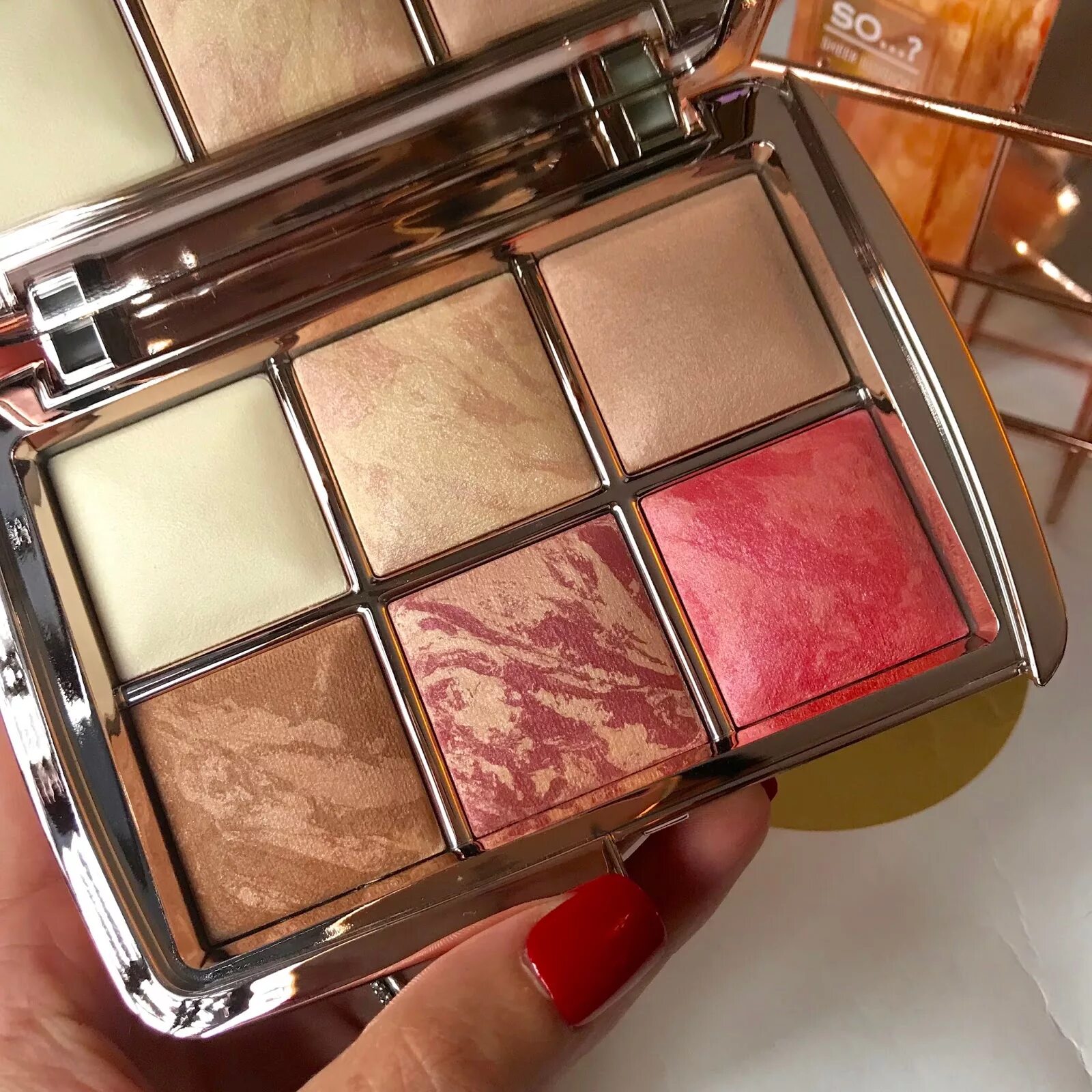 Hourglass косметика купить. Палетка Hourglass Ambient. Палетка Hourglass свотчи. Hourglass палетка из 6 цветов. Палетка Hourglass тройка.