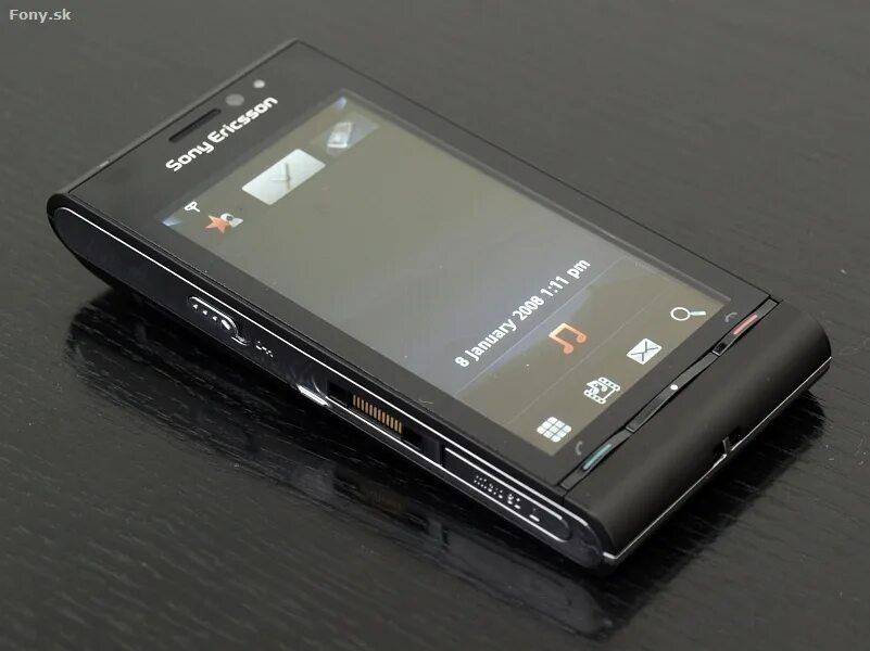 Старый телефон сони эриксон. Sony Ericsson 2009. Sony Ericsson u1. Sony Ericsson Satio u1. Сони Эриксон 1.