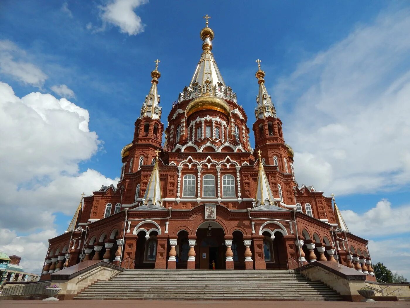 Картинки достопримечательности города. Свято Михайловский собор Ижевск. Михайло-Архангельский кафедральный собор Ижевска. Кафедральный собор Архангела Михаила Ижевск. Свято Михайловский собор в Ижевске 1896.