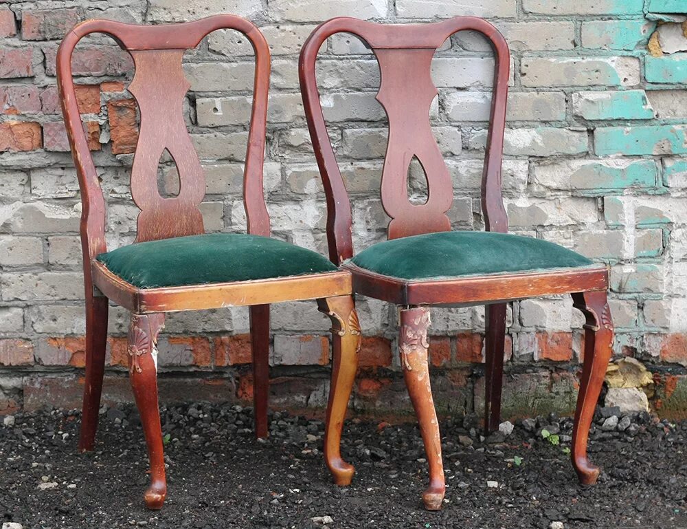 Старинный стул. Красивые старые стулья. Антикварные деревянные стулья. Старый дряхлый стул.