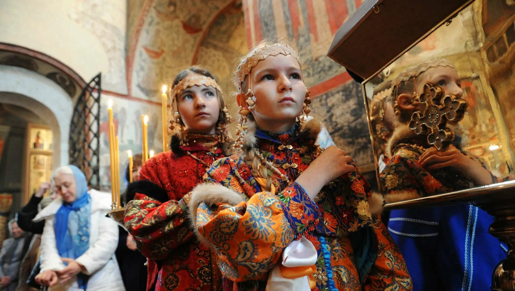 Благовещение в какой одежде. Праздник Благовещения на Руси. Фольклорный праздник Благовещенье. Праздник на Благовещение традиции. Благовещение традиции в старину.