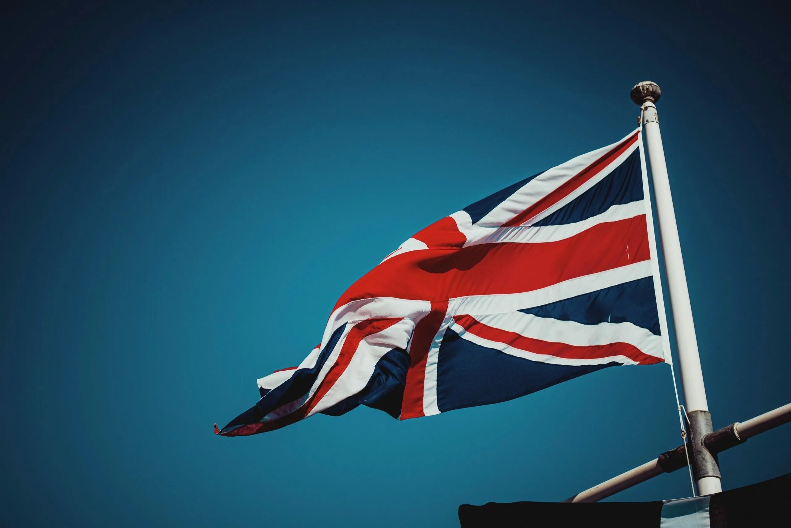 One of britain s. Радакин Британия. Флаг Британии. Великобритания или США. Политика Великобритании.