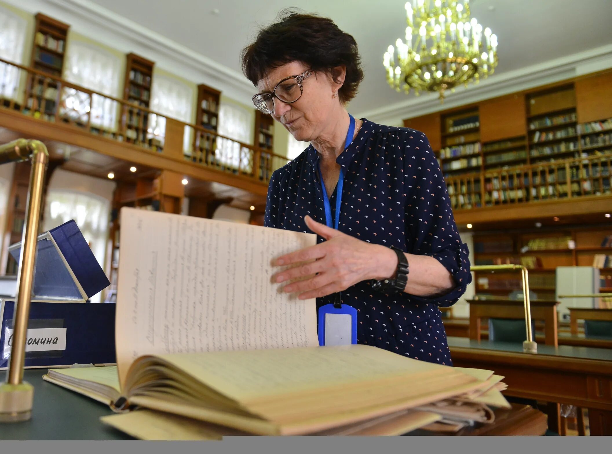 общество читателей. общество читателей. студенты в библиотеке. читатели в библиотеке. научная библиотека пгниу.