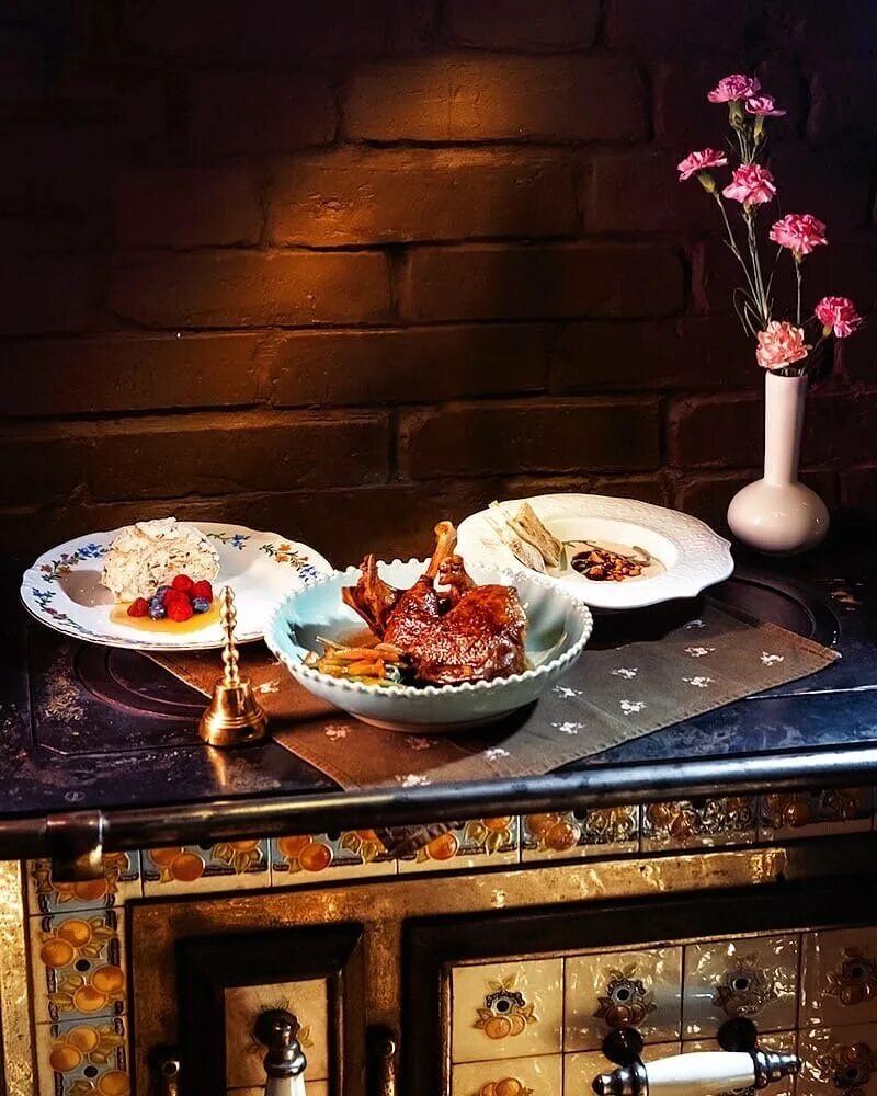 тт бистро нижний. Tt bistro нижний новгород. окуньков вареных с яйцами и маслом. улитки блюдо франции. Bottega ресторан нижний.