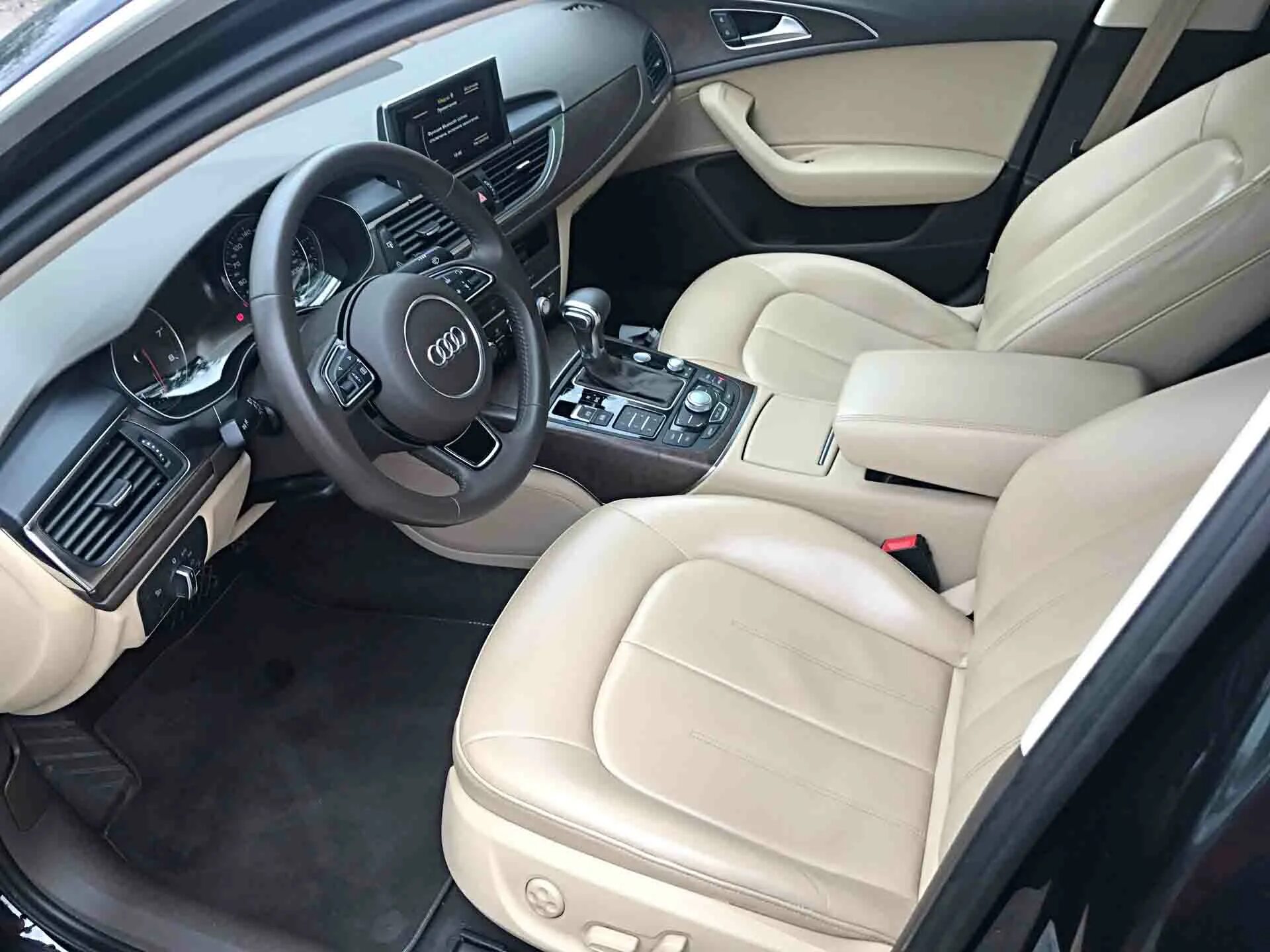 Купить й 7. Audi a6 c7 салон. Ауди q3 белый салон. Ауди q5 бежевый салон. Audi a6 c8 Interior.