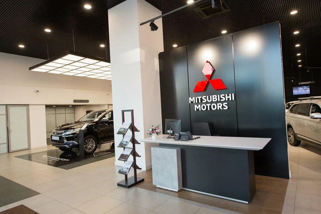 Мицубиси казань. Автосалон Митсубиши. Автосалон Mitsubishi. Мицубиси дилер. Mitsubishi дилер.