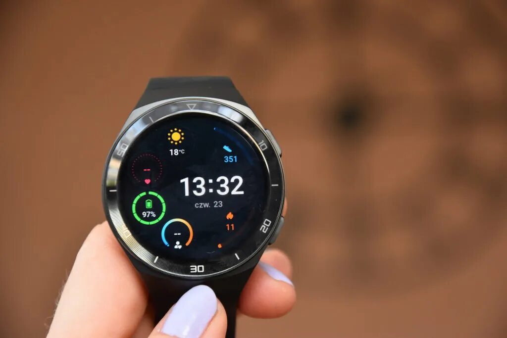 Huawei watch gt как включить. Часы Хуавей. Часы Huawei Mate 6. Скины на смарт часы Хуавей. Смарт часы Хуавей старого образца.