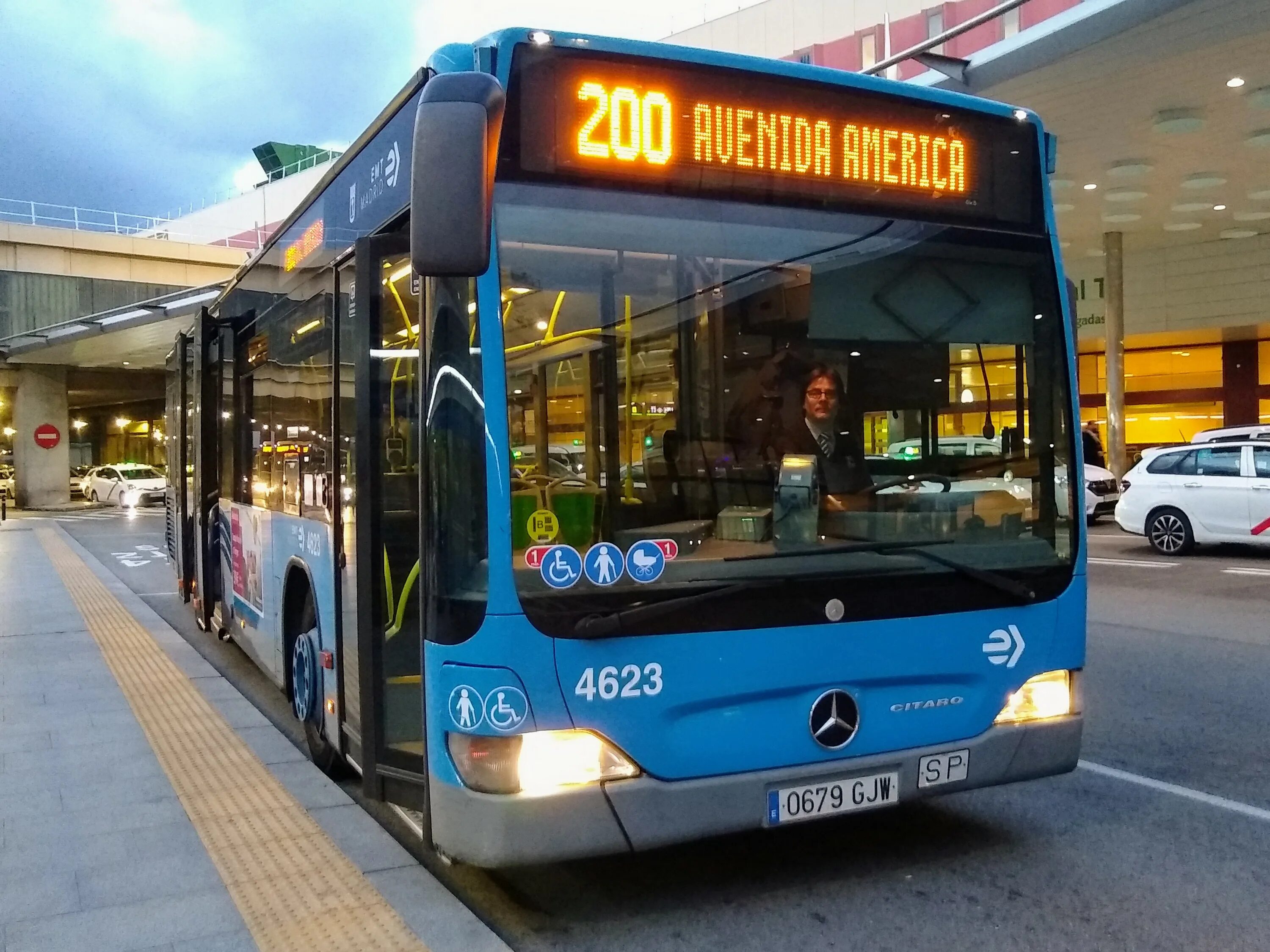 Линия общественного транспорта. Автобус сентро. Мадрид автобус 247. Автобус 124 Мадрид. Лайн автобус.