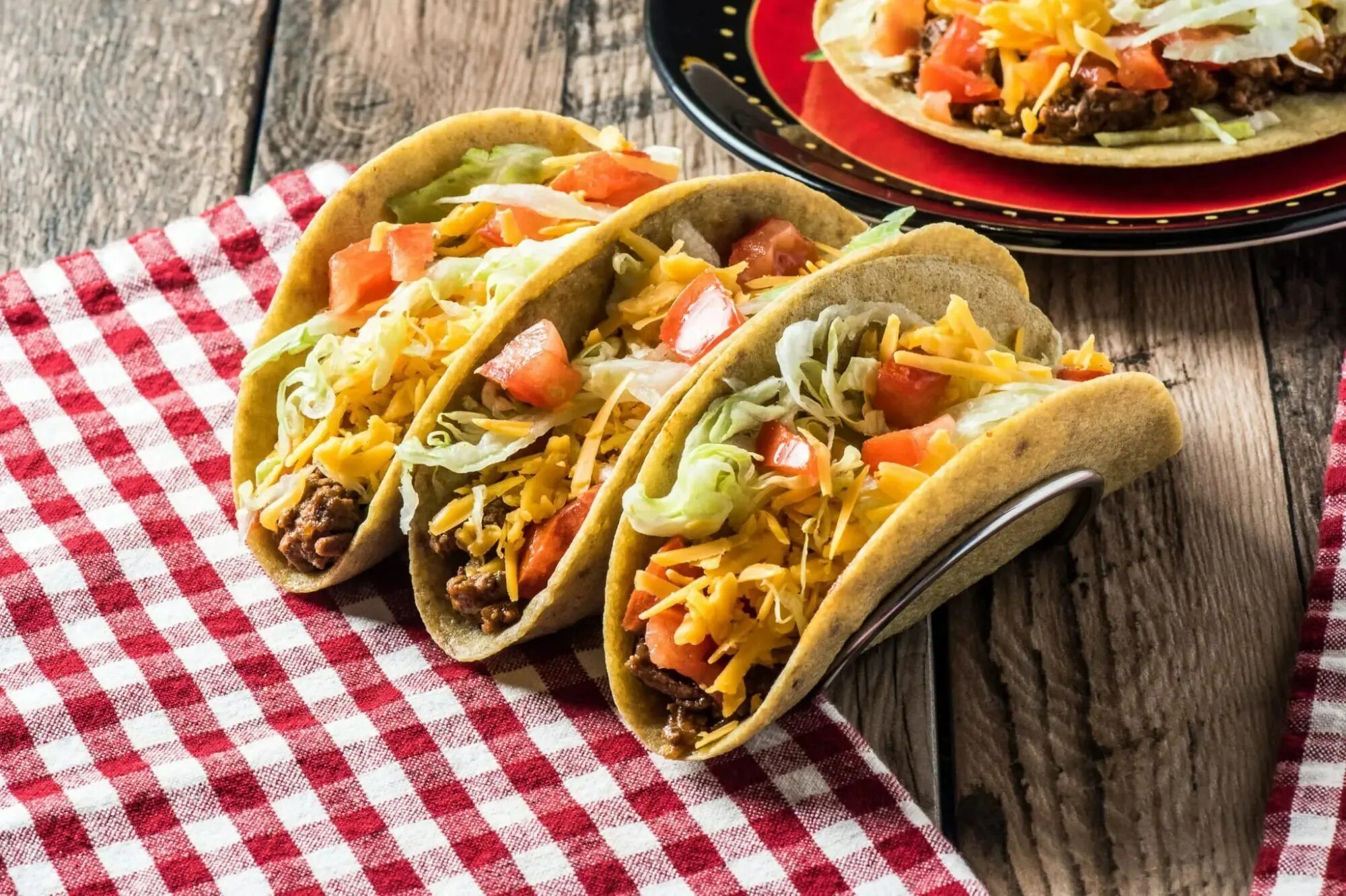 Taco bell chalupa supreme. тако мексиканская. мексиканская кухня такос. мексиканская кухня такос. тако или такос.