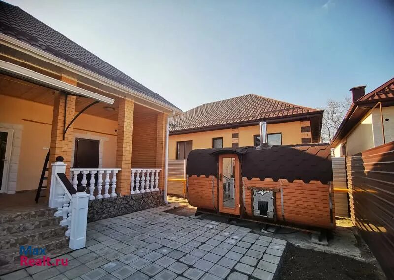 Дома от застройщика ессентуки. Мкр восточный ессентуки. Дом в ессентуках. Ессентуки жилье. Коттеджные поселки ессентуки новые.