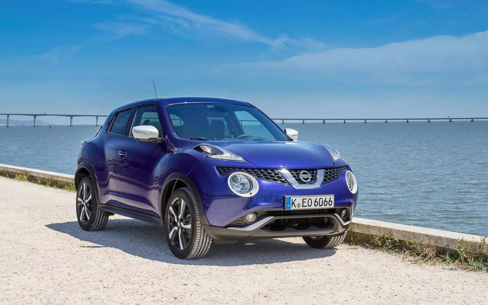 Автомобиль ниссан фото. Nissan juke. ниссан джук 2017 синий. ниссан жук хэтчбек. ниссан джеки.