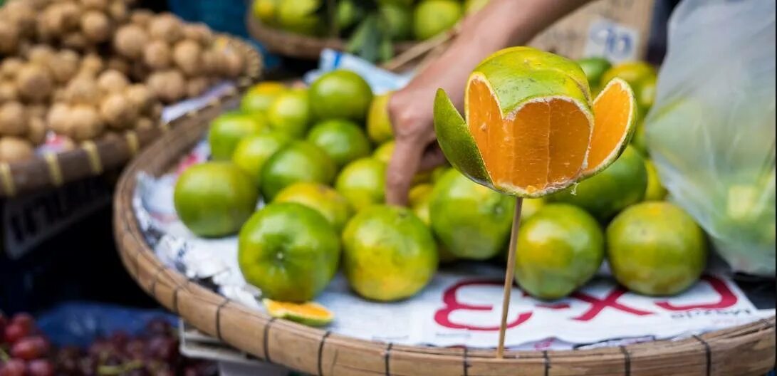 Фрукты из Таиланда. Желтый фрукт из Тайланда. Тайланд продукты. Фрукты в Тайланде в октябре. Можно вывозить фрукты из тайланда в россию