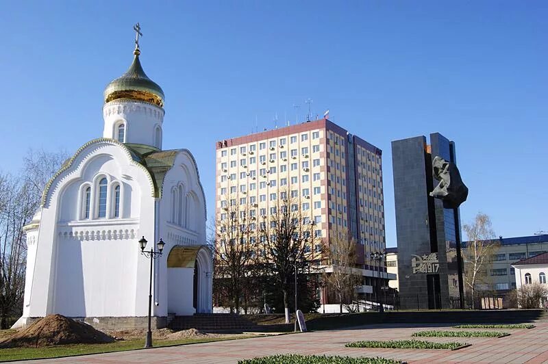 Площадь революции 2 иваново. Площадь революции Иваново. Памятник на площади революции Иваново. Площадь города Иваново. Сквер на площади революции Иваново.