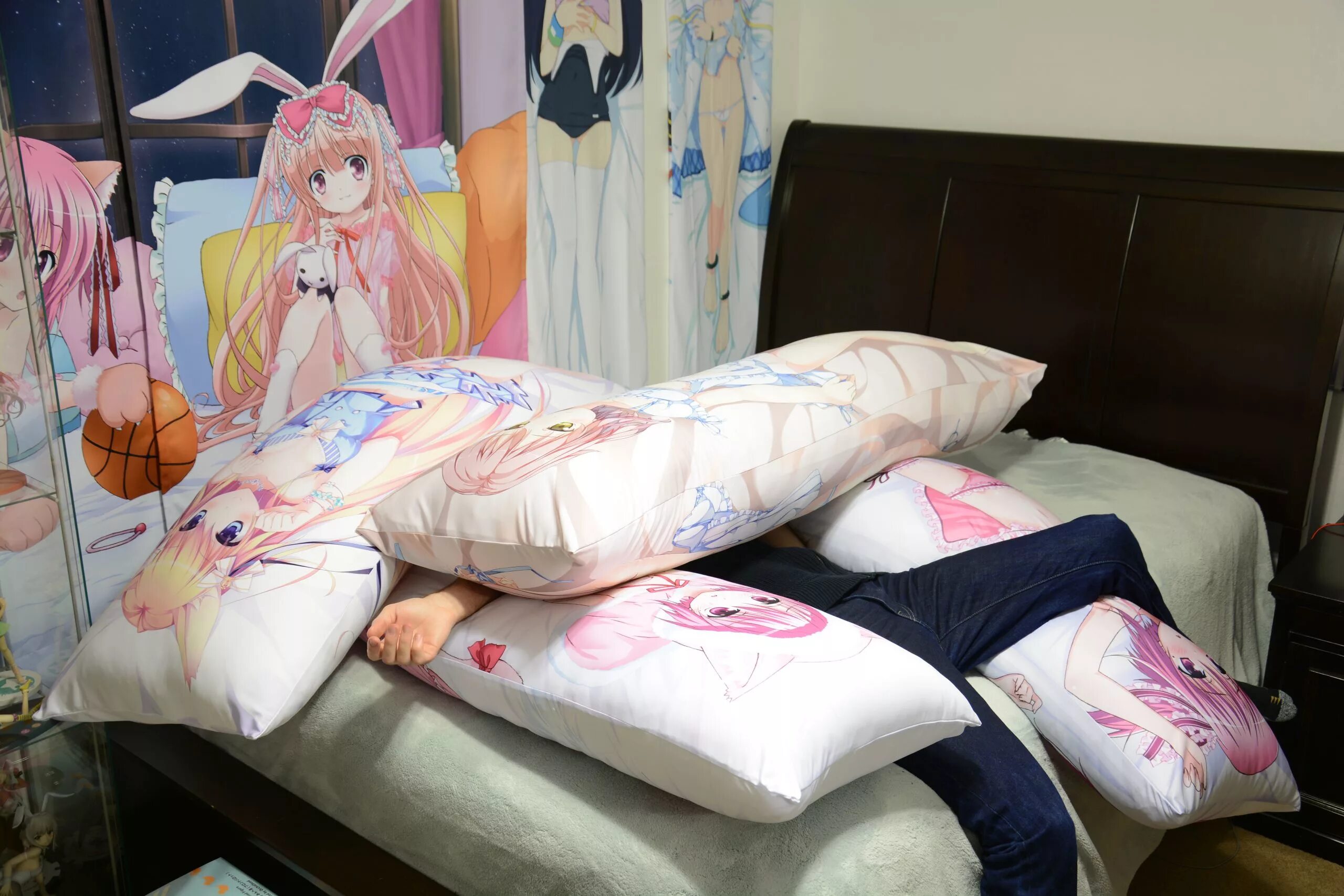 Двусторонняя наволочка dakimakura. Дакимакура. Дакимакура подушка. Дакимакура в интерьере.