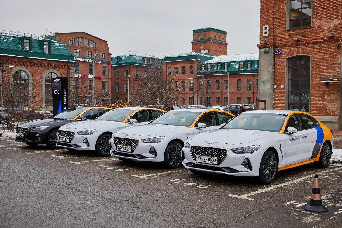 Genesis g70 каршеринг. Бентли каршеринг. Хендай Дженезис каршеринг. Машины в Москве. Москва авто любые