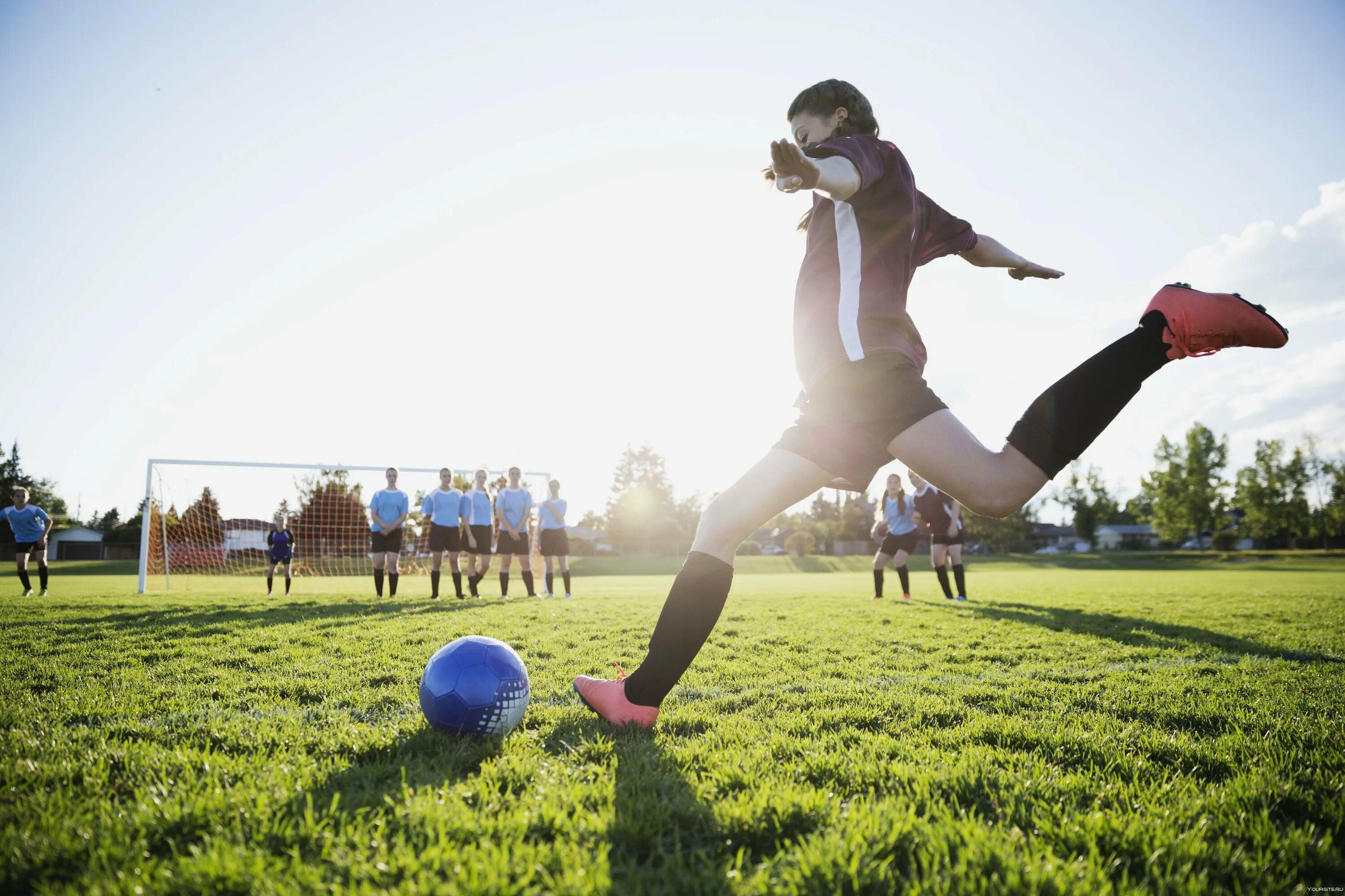 They playing football at the institute. Спортивные игры. Спорт дети. Игровые виды спорта. Девушка спортивные игры.