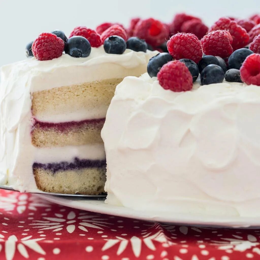 Рецепт торта пломбир. Надюшкины тортики белково заварной крем видео.