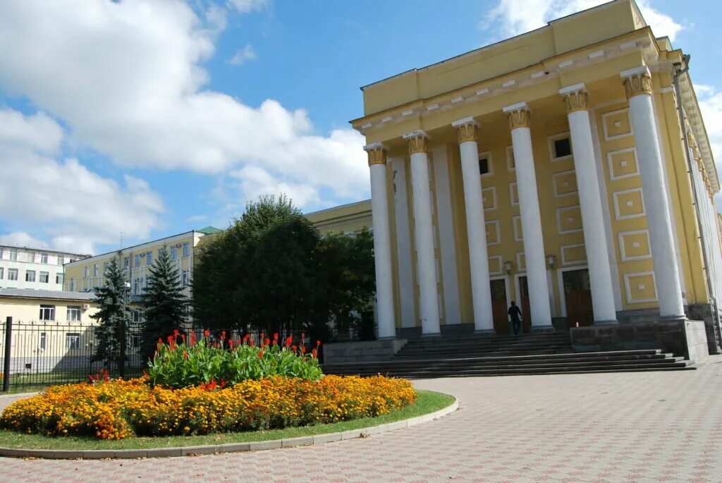 Владикавказ здание согу. Северо осетинский государственный университет. Физтех согу. Северо осетинский государственный университет. Согу им хетагурова.