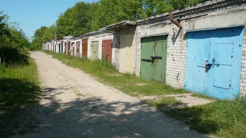 Гараж в кооперативе. Гаражная амнистия. Гаражное товарищество 86. Гараж для квадроцикла на дачу. Старый гаражный кооператив.