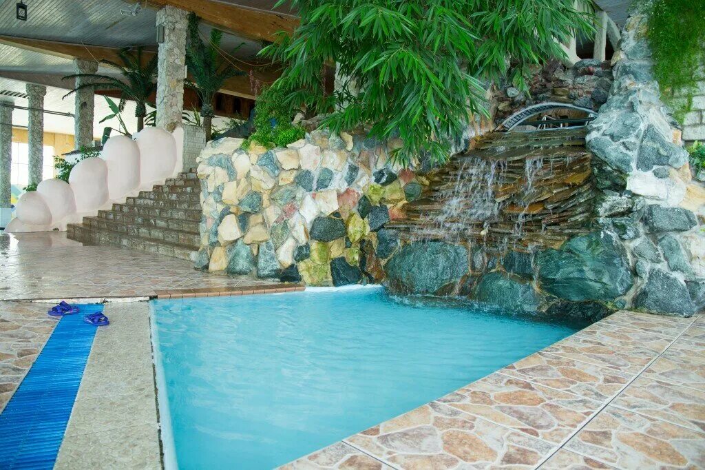 Гафури 46 казань аквапарк. Бионик аквапарк казань. Инструкторы в аквапарке барионикс казань. Аквапарк в казани бронионикс. Аквапарк казань барионикс горки.