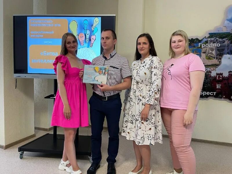 строители в офисе. инженер молодечно. инженер молодечно. инженер молодечно. акционерное общество строительный трест.