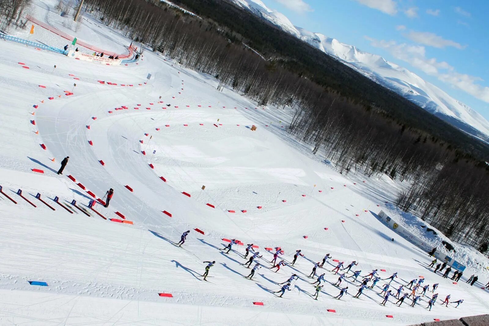Трасса лыжных гонок состоит из 4 участков. Мечка горнолыжный курорт. Юкки горнолыжный склон. Кировск горнолыжный курорт Тирвас. Трасса для лыжных гонок.