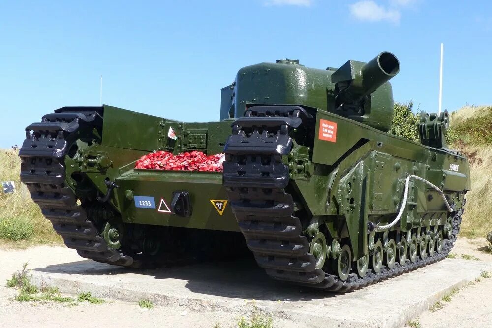 Инженерный черчилль avre. Танк черчилль 95 мм. Британский танк черчилль. Инженерный танк черчилль. Черчилль танк.