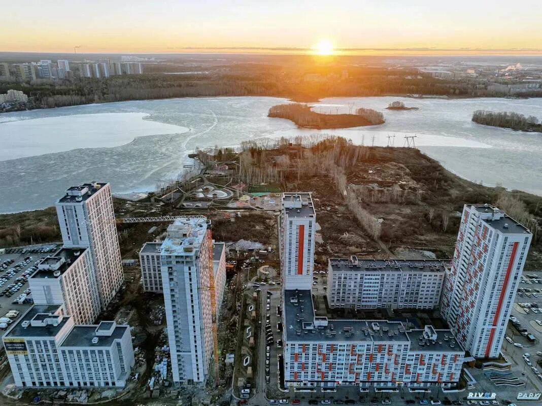 Жк речной парк. Ривер парк Екатеринбург. ЖК River Park Екатеринбург. Ривер парк Екатеринбург Щербакова. Ривер парк Уктус.