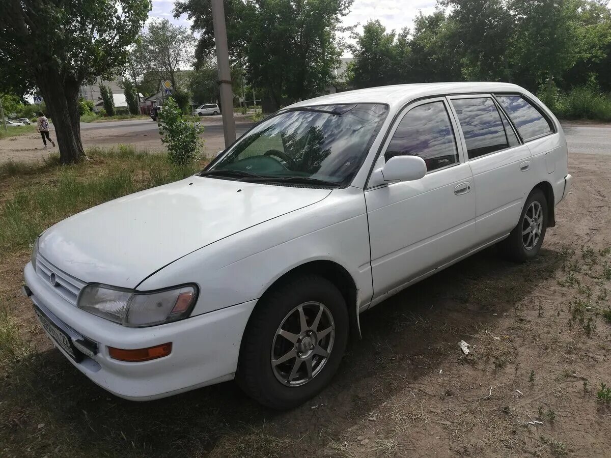 Тойота Королла 2000 года универсал. Toyota Corolla универсал белый 2000. Тойота Королла 2000г. Тойота королла универсал 2000