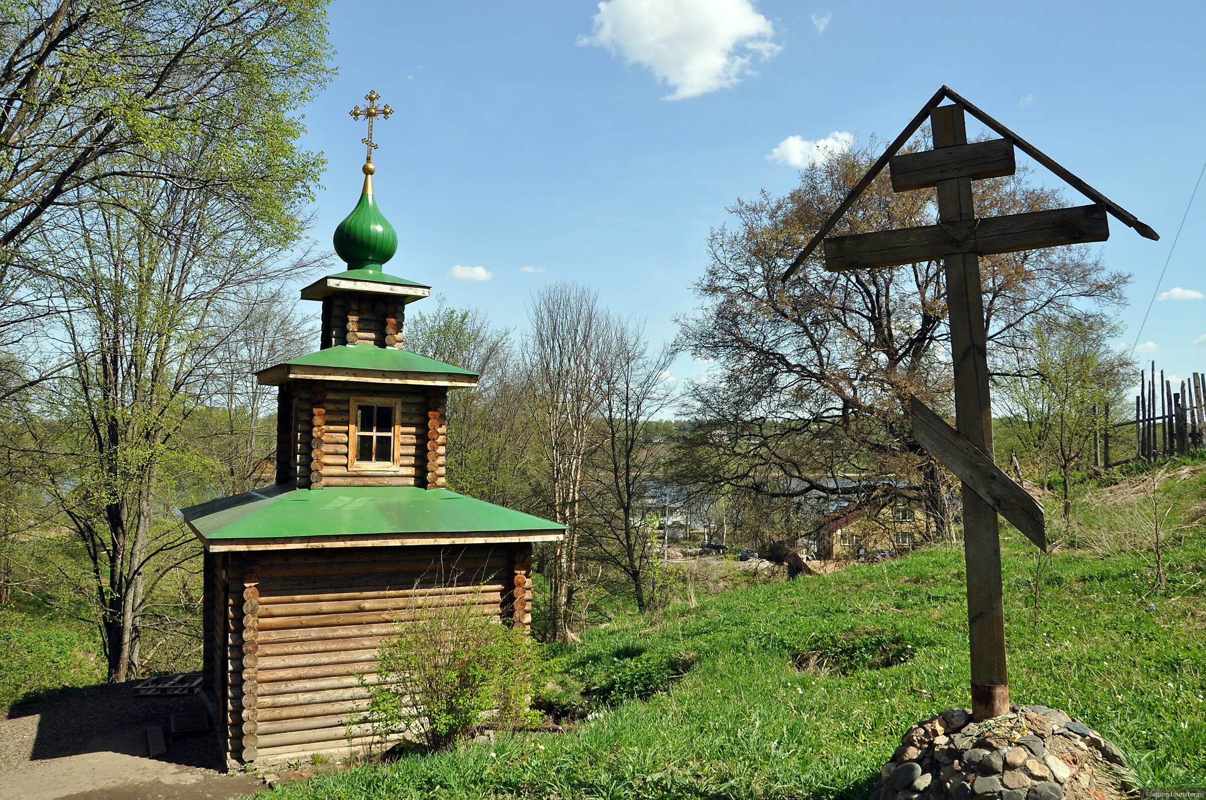 Родники николаев. Святой источник Николая Чудотворца. Источник Николая Чудотворца Стризнево. Святой источник Николая Чудотворца в Смышляевке. Дубовое источник Николая Чудотворца.