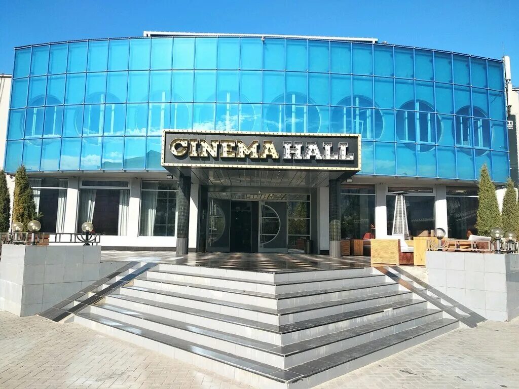 Кинотеатр Cinema Hall Махачкала. Петра 1 Махачкала Синема Холл. Cinema Hall Махачкала вип зал. Кинотеатр Россия Махачкала.