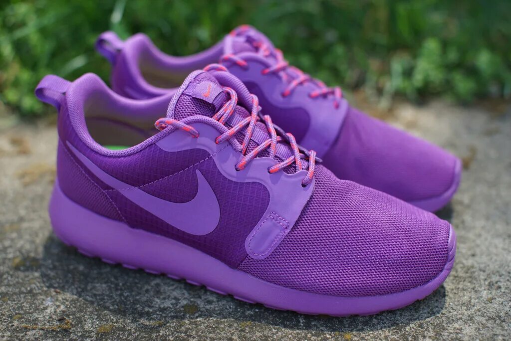 Кроссовки найк перпл. Nike Roshe Purple. Nike Roshe Purple Pink. Nike Roshe Run фиолетовые. Сиреневые найки