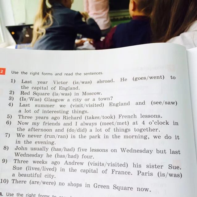 Complete the blow with one world for each space. Stative verbs список. What are you wearing today?. John usually. When jane was.