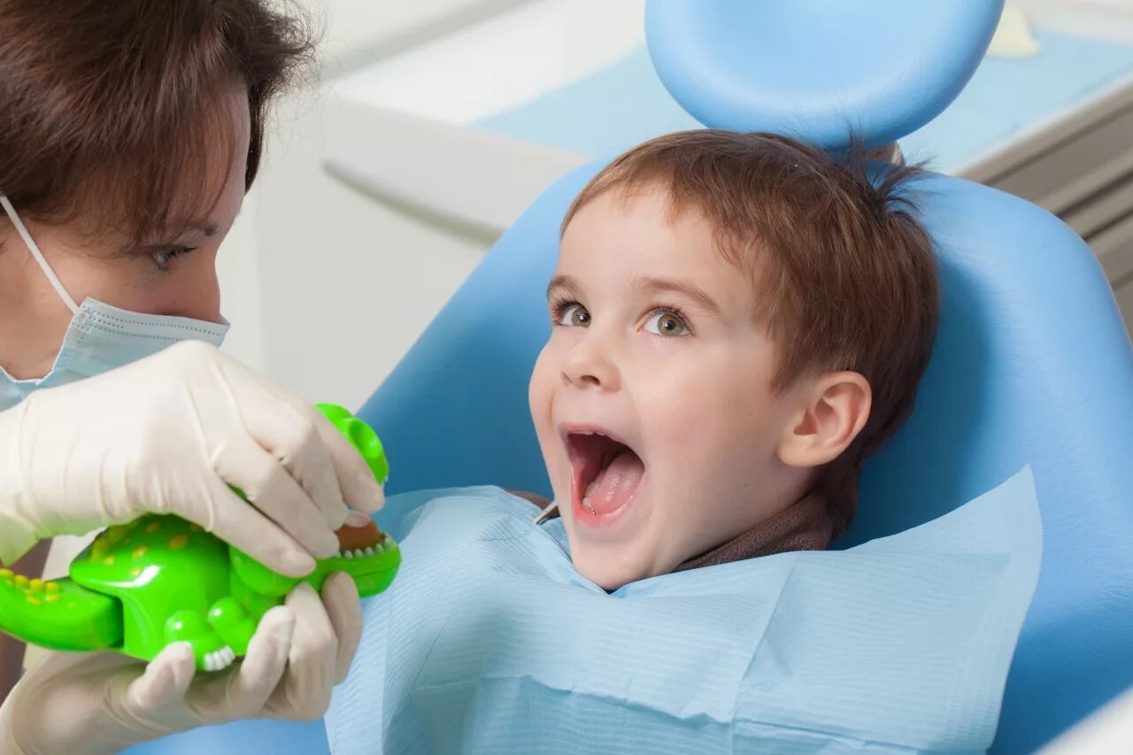 Ребенок у стоматолога. Стоматология дети. Детской стоматологии. Сайт стоматологии.