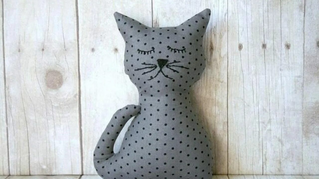 Как сшить кота. Игрушки из ткани. сшить игрушку из ткани. кот из ткани. кот игрушка из ткани.