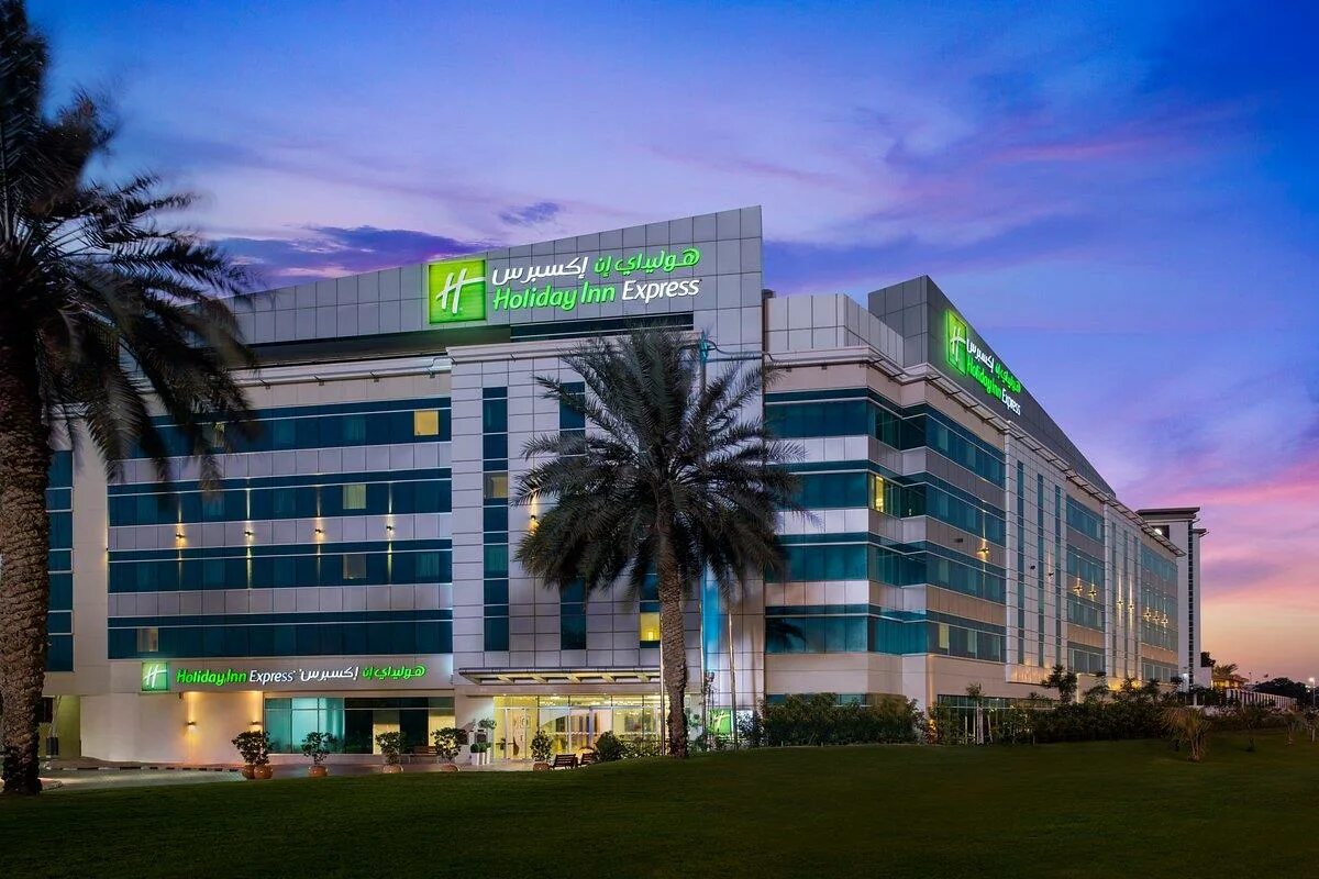 Holiday дубай. Holiday Inn Express Dubai Airport 2*. Holiday Inn Дубай отель. Holiday Inn Express Dubai Airport 3*. Holiday Inn Express Dubai Airport 3* (Deira).