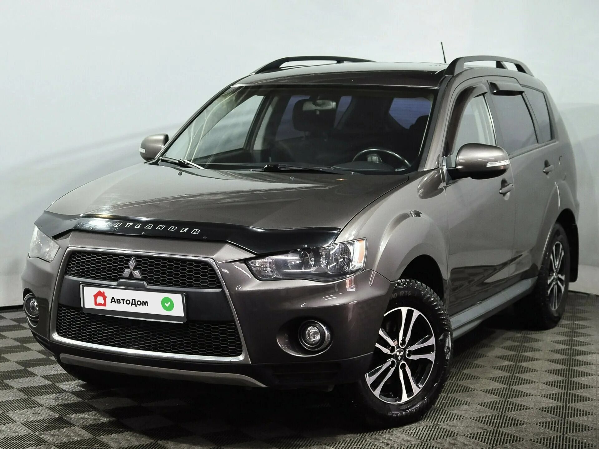 Мицубиси аутлендер россии. Mitsubishi Outlander 2010. Митсубиши Аутлендер 2010. Mitsubishi Outlander 2.4. Мицубиси Аутлендер 2010г.