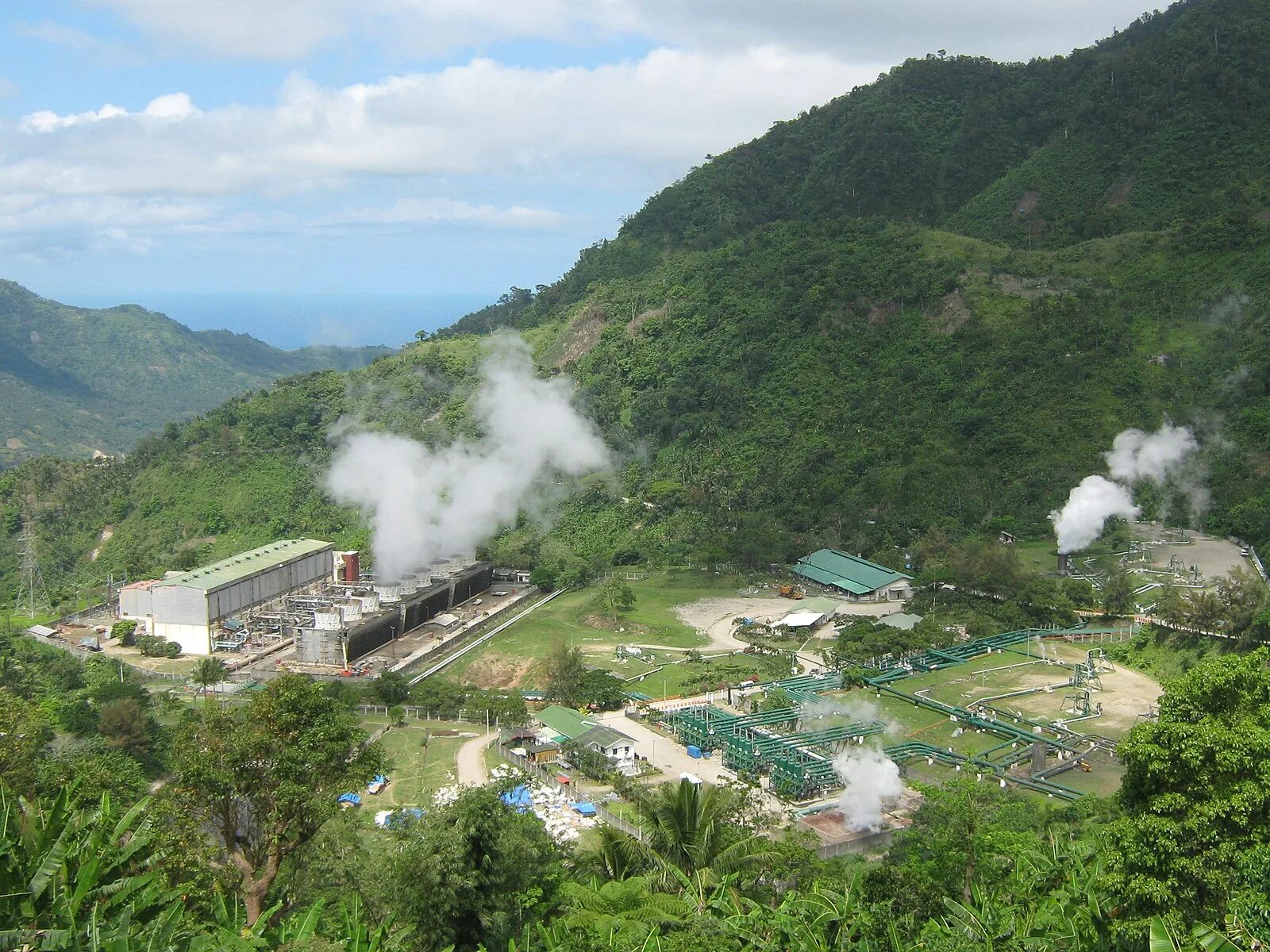 Geothermal energy. Геотермальная станция Филиппины. Геотермальные электростанции (ГЕОТЭС). ГЕОЭС на Филиппинах. Геотермальная электростанция в Коста Рике.