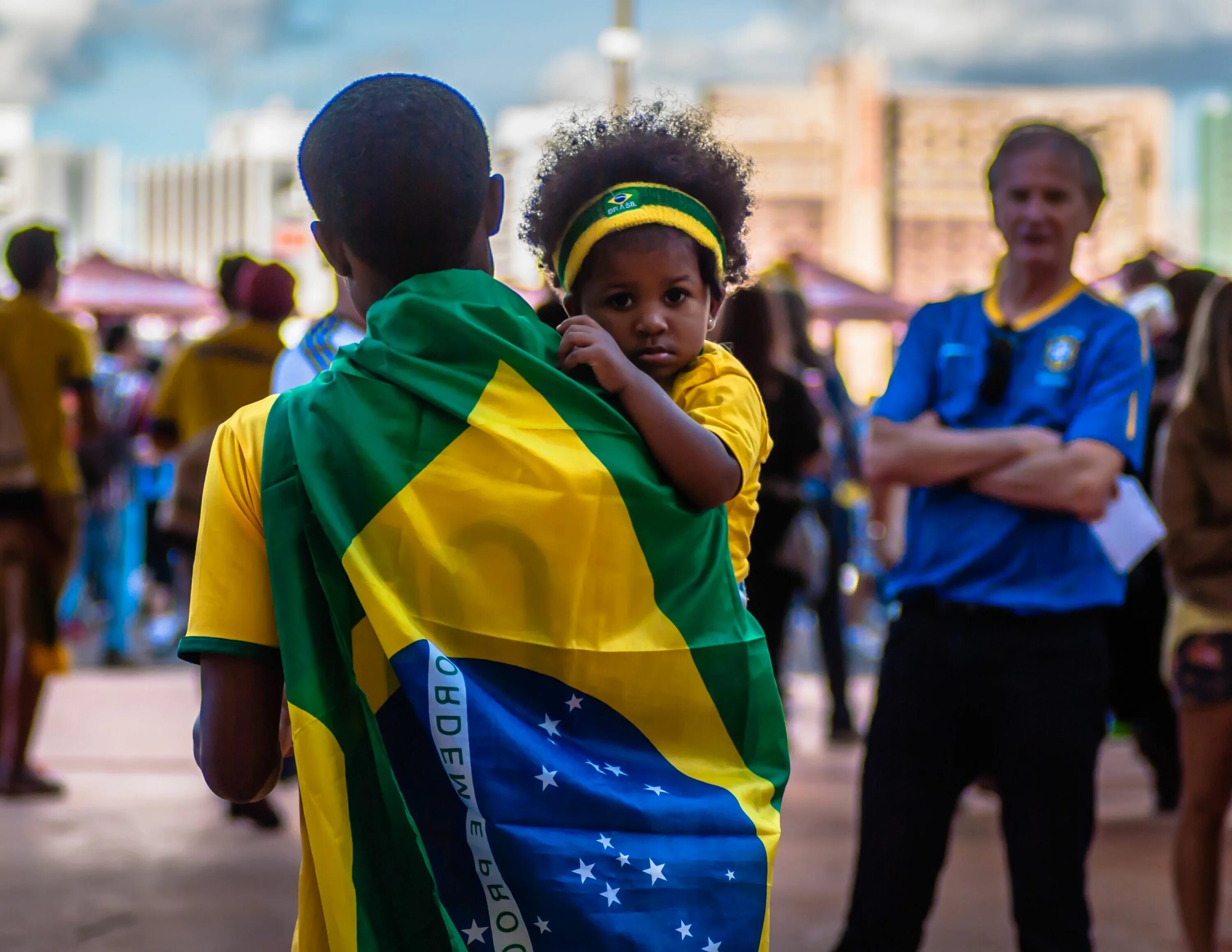 Население бразилии. Болельщица бразилии copa america. 65 населения бразилии. Городское население бразилии. Жители бразилии.