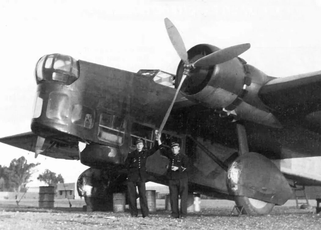 200. Amiot 140. Французский бомбардировщик. Самолет amiot 340. Bloch mb.