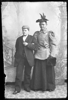 1900 человек